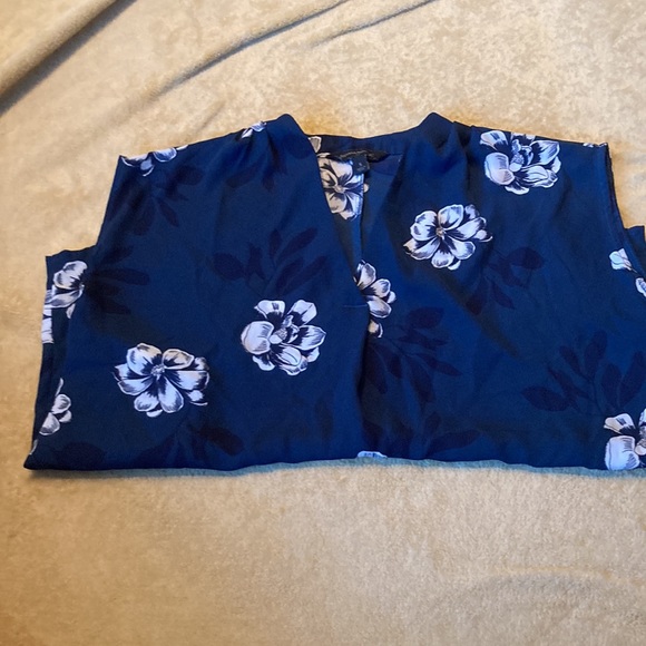 Banana republic dress shirt- EUC - small - Picture 3 of 3